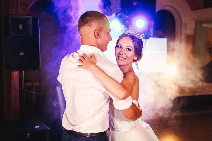 Wedding photographer Oksana Ladygina (oxanaladygina). Photo of 12 October 2017