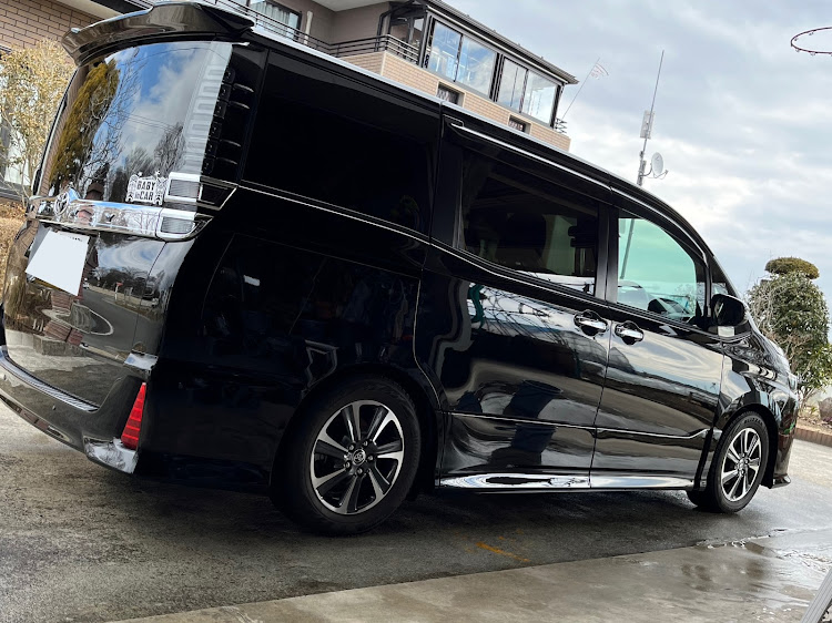 ヴォクシーの80ヴォクシー・VOXY・洗車・あなたのテールは？・花粉症に関するカスタム事例の投稿画像1枚目