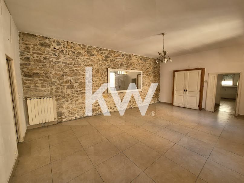 Vente appartement 3 pièces 85 m² à Nimes (30000), 99 000 €