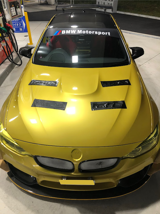 M4 クーペのダウンパイプやっと届く・早速ダウンパイプへ交換作業・M4初のマフラー弄り・流石に体力的に疲れました・マフラー交換途中までに関するカスタム事例の投稿画像1枚目