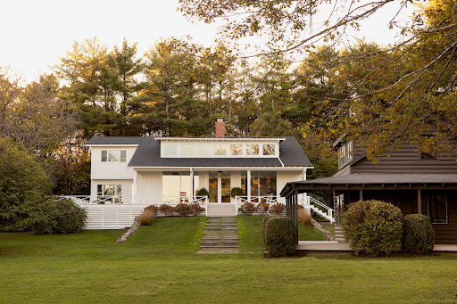 Farmhouse with garden 1