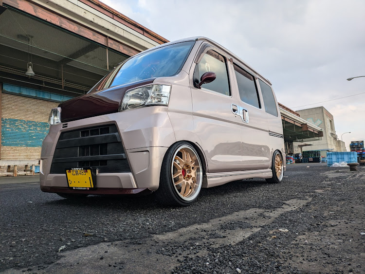 ハイゼットカーゴのGG~CLUB・神石低車高組合・広島じゃ軽！・横山BODYワークス・ブレーキキャリパーが見たいに関するカスタム事例の投稿画像1枚目