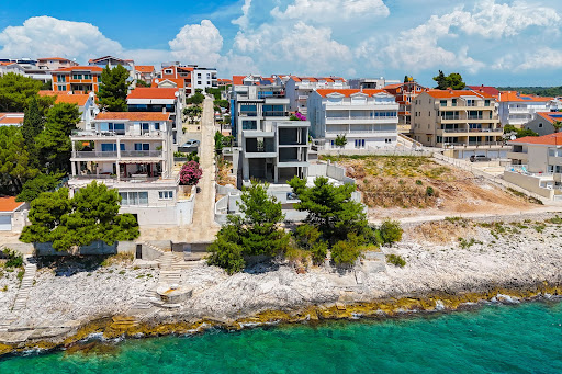 Seaside villa with garden and terrace 1
