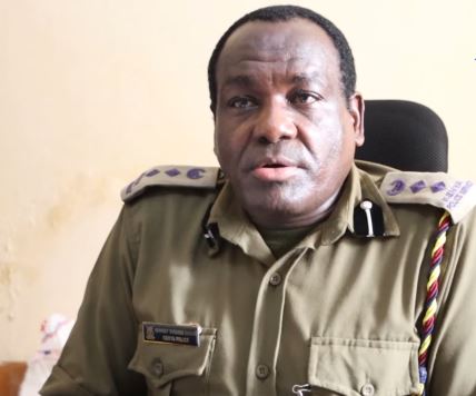 Wajir East OCPD Kennedy Simani speaking to the press in his office on Tuesday.