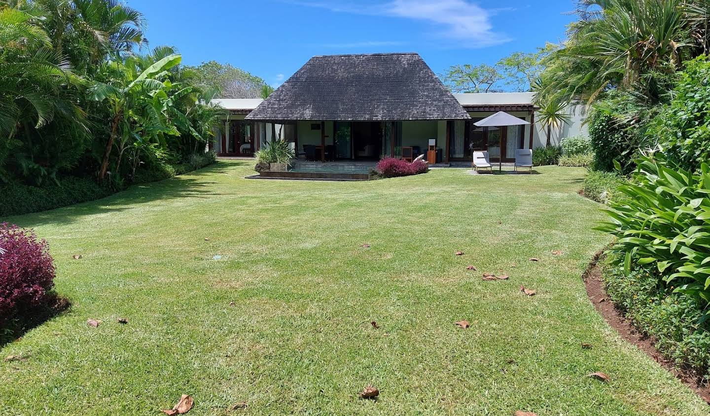 House with pool and terrace Beau Champ