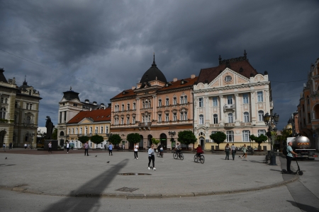 Sutra lokalno obilni pljuskovi sa grmljavinom, temperatura do 30 stepeni