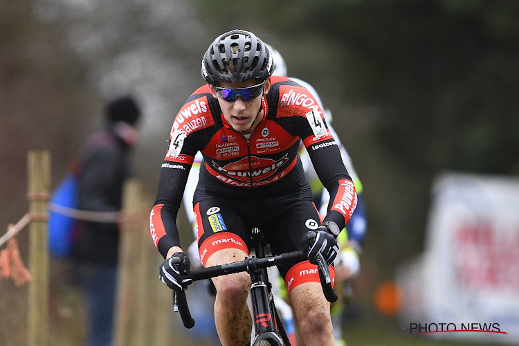 Vanthourenhout de beste in Tabor, Van Aert wordt opnieuw derde