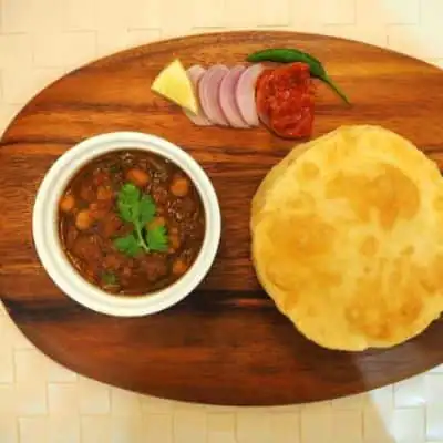 Chole Bhature With Shikanji