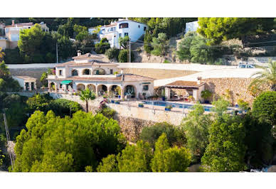 Villa with garden and terrace 3