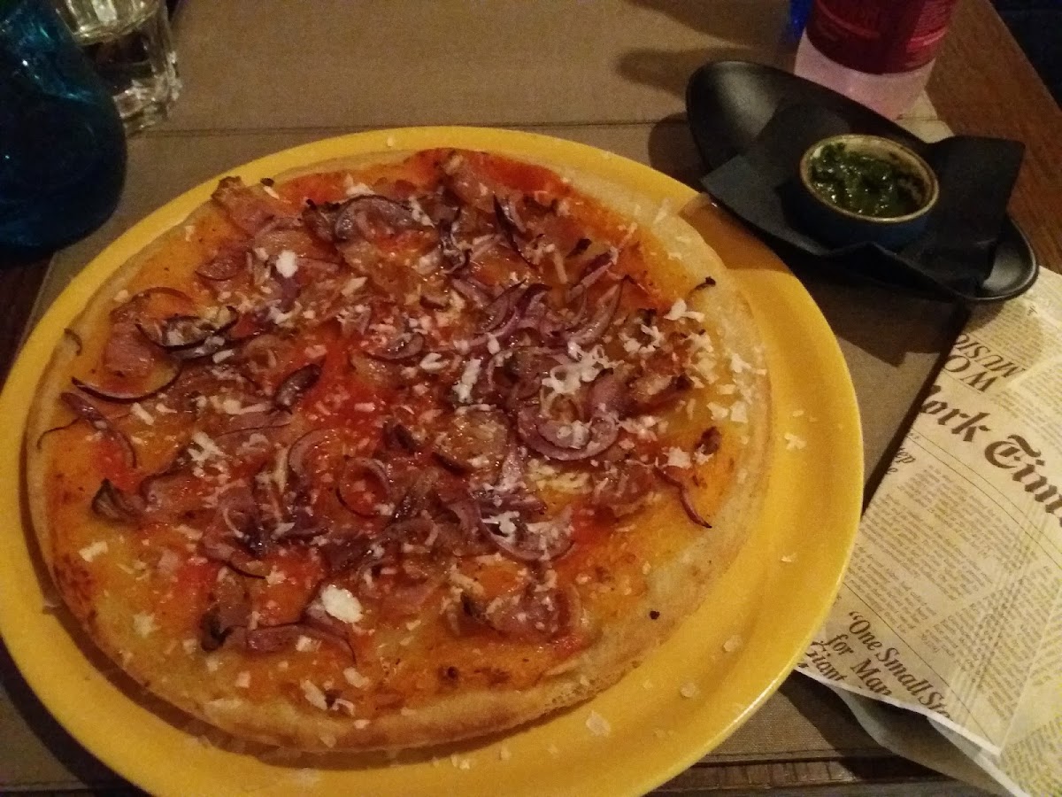 And today I had to come back to try the pizza, this one was Amatriciana, with bacon, onion, tomato sauce and peccorino cheese. Absolute bliss.