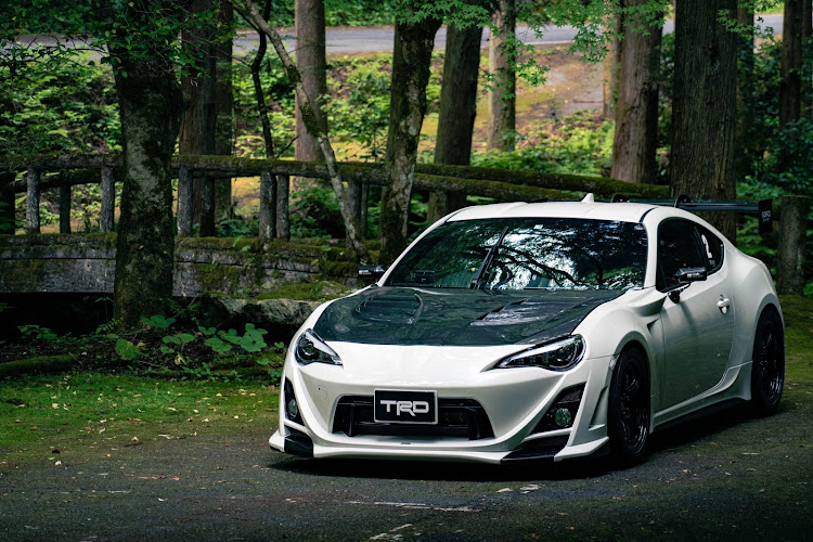 86のVARIS・57CR・swanneckに関するカスタム事例の投稿画像1枚目