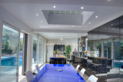 Villa with pool and garden 2