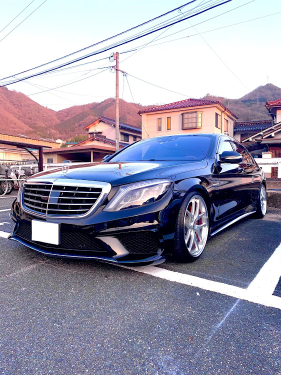 Sクラスセダンの左斜め前写真展・ホイール交換・TWS FORGED・Mercedes-Benz・車高調整に関するカスタム事例の投稿画像1枚目