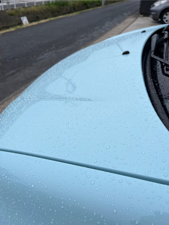 トゥインゴの洗車・洗車すると雨が降る・虫だらけ・ルノー トゥインゴ・６月もよろしくお願いしますに関するカスタム事例の投稿画像1枚目