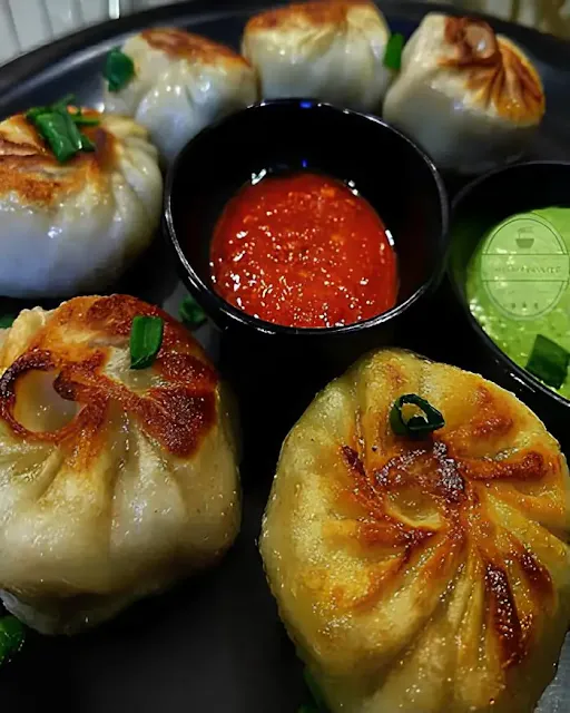 Pan Fried Veg Momos [8 Pcs]