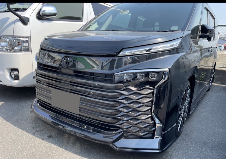 ヴォクシーの19インチホイール・18インチホイール・抑えきれない衝動…・#納車前・3児のパパに関するカスタム事例の投稿画像1枚目
