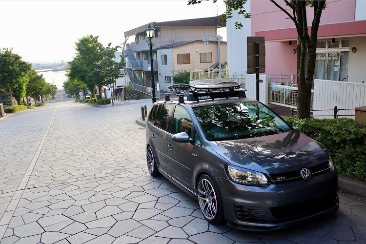 ゴルフトゥーランのヨコハマホイール・AVS Model F50・GTI・TOURAN・フォルクスワーゲンに関するカスタム事例の投稿画像5枚目