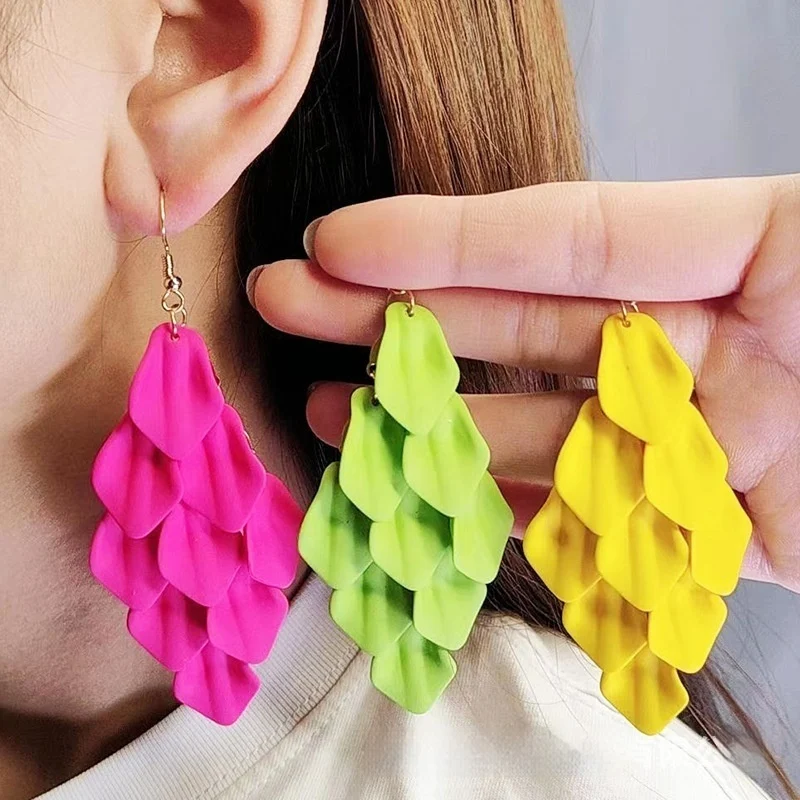Bohemian Petal Long Earrings Tassel High Sense, add a touch of elegance and sophistication, perfect for any occasion.