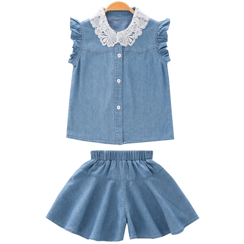 Ensemble en jean d'été pour filles avec col en dentelle, un look estival parfait. Confortable, élégant et idéal pour les journées ensoleillées.