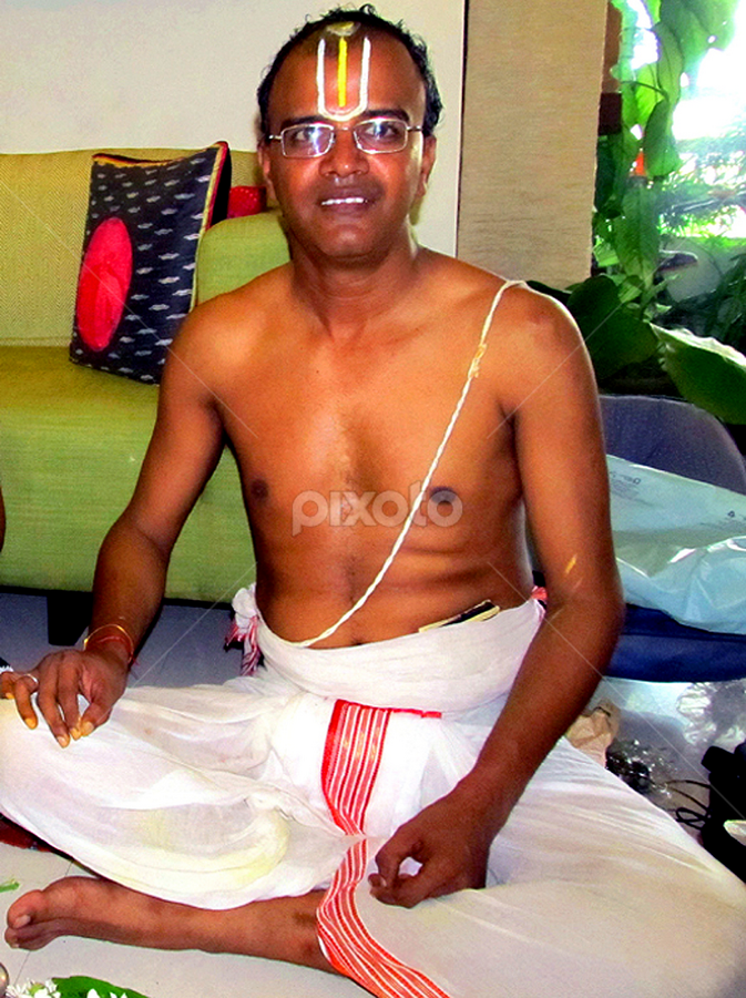 A Hindu Brahmin Priest | Professional People | People | Pixoto