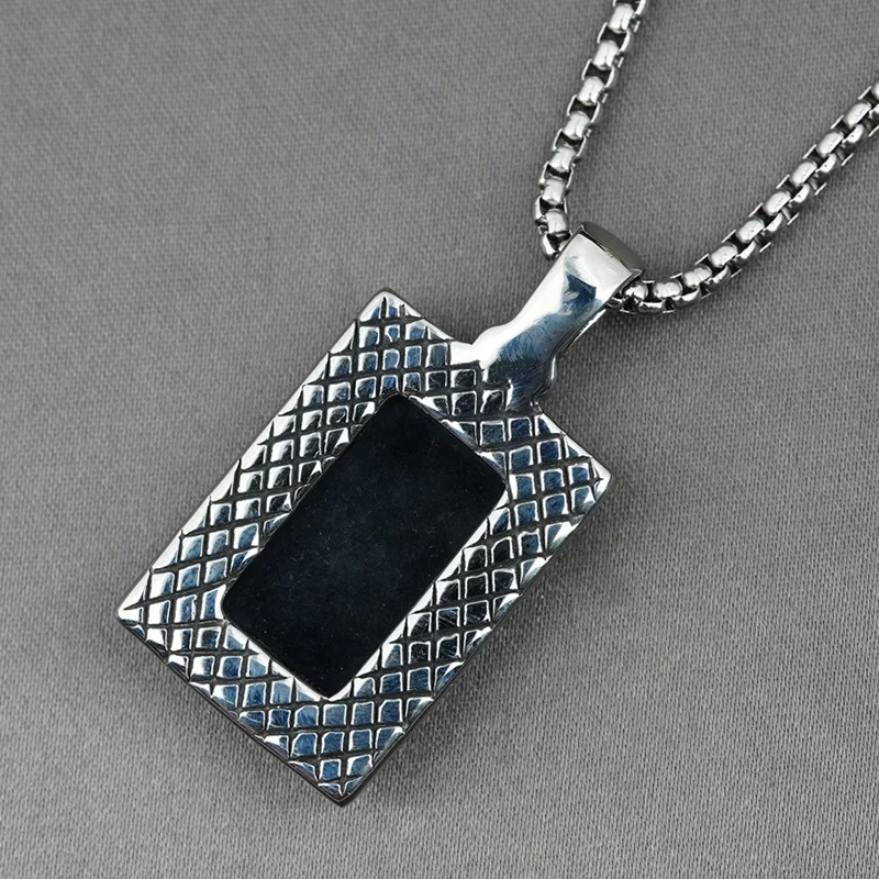 Colar neutro de aço inoxidável masculino – Sofisticação atemporal e versatilidade para o homem moderno. Perfeito para qualquer estilo.