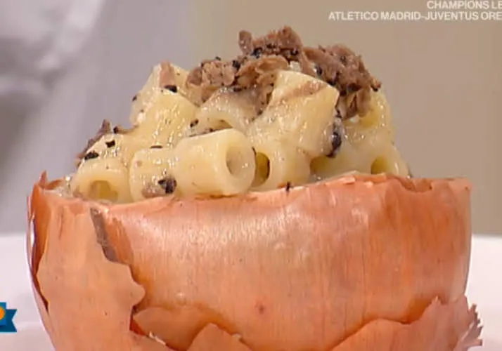 Cipolle con tartufo e crostini di pane