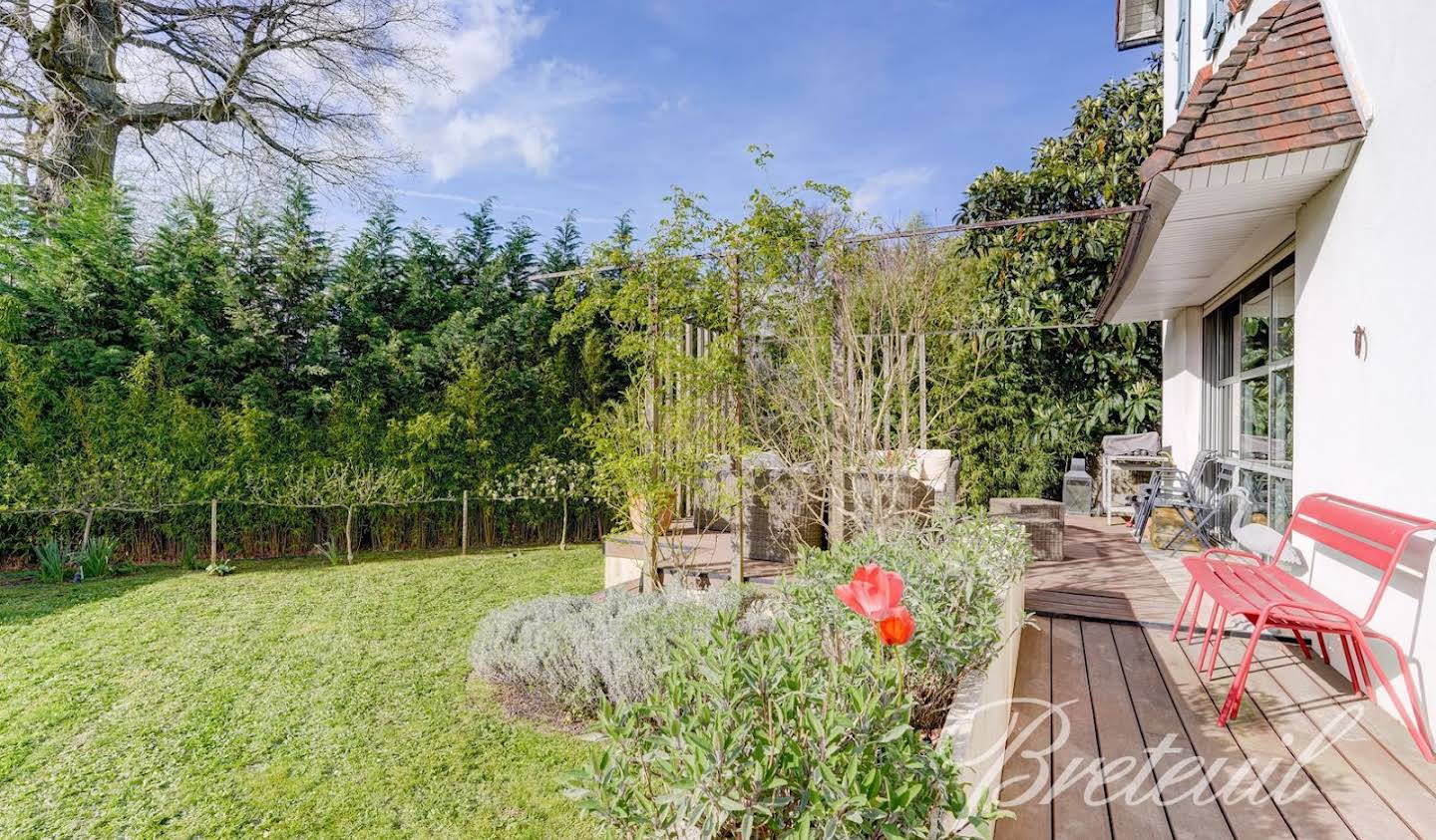 House with terrace La Celle-Saint-Cloud