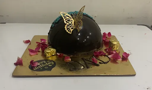 Pinata With Hammer Semi Sphere Cake [Half, 500 Grams]