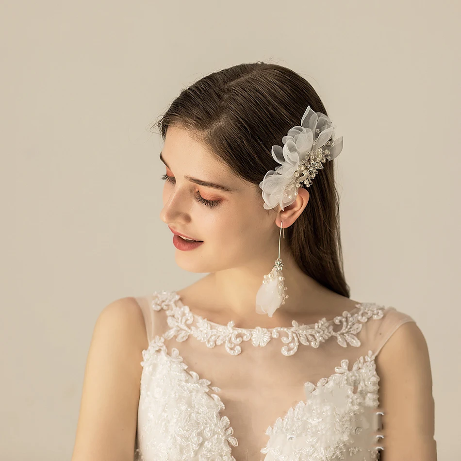 Organza bloemen bruids oorbellen haar kam set, charmant en elegant, ideaal voor bruiloften, perfecte bruidsaccessoire.