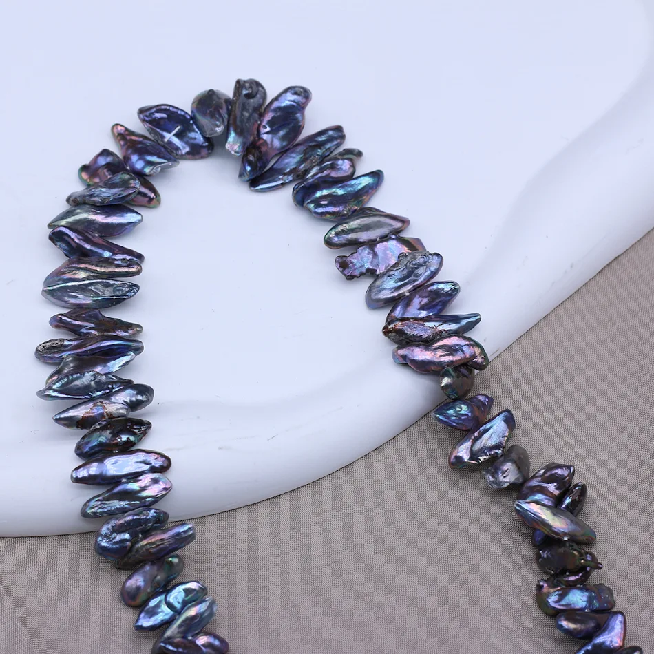 Kleine, perfecte sieraden van natuurlijk gekweekte en geverfde zoetwaterparels. Voeg een vleugje verfijning toe aan elke outfit.