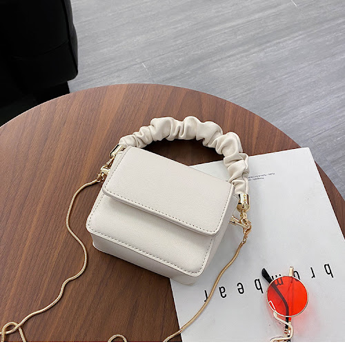 Title 3, Korean Wild Messenger Chain Bag, a stylish and ...