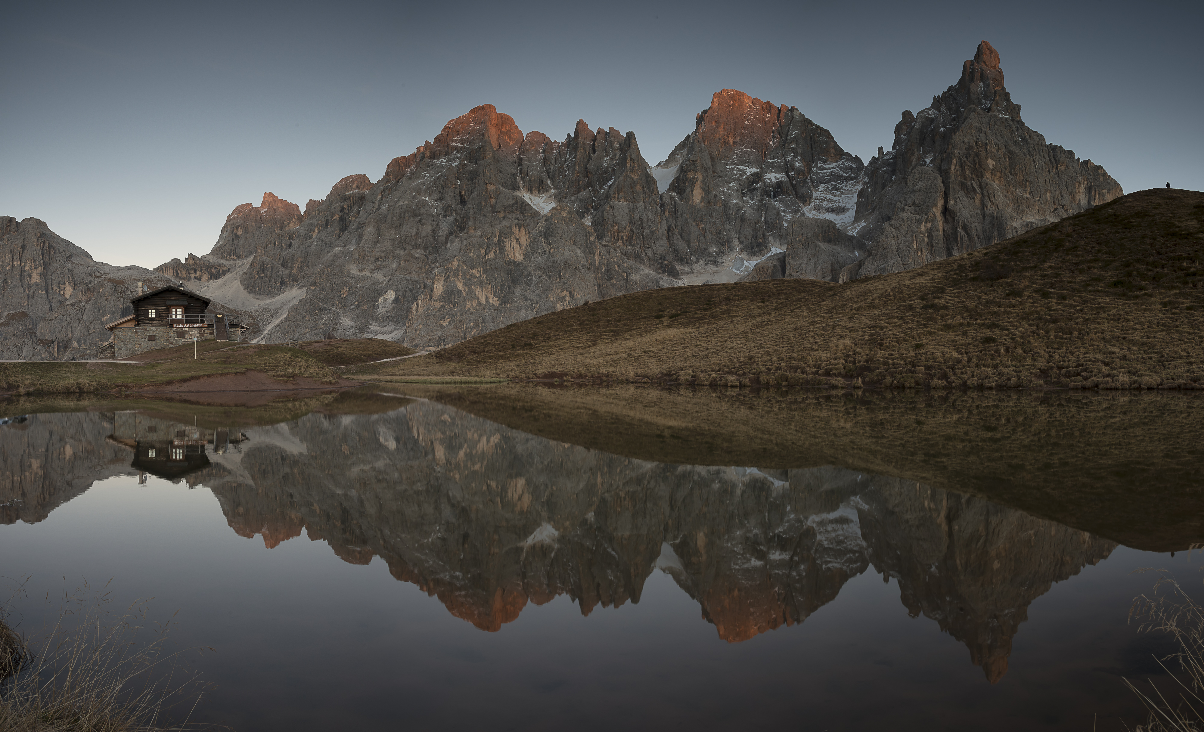 Tramonto alla Baita Segantini di Schivio