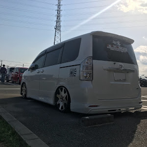 ヴォクシー ZRR70W