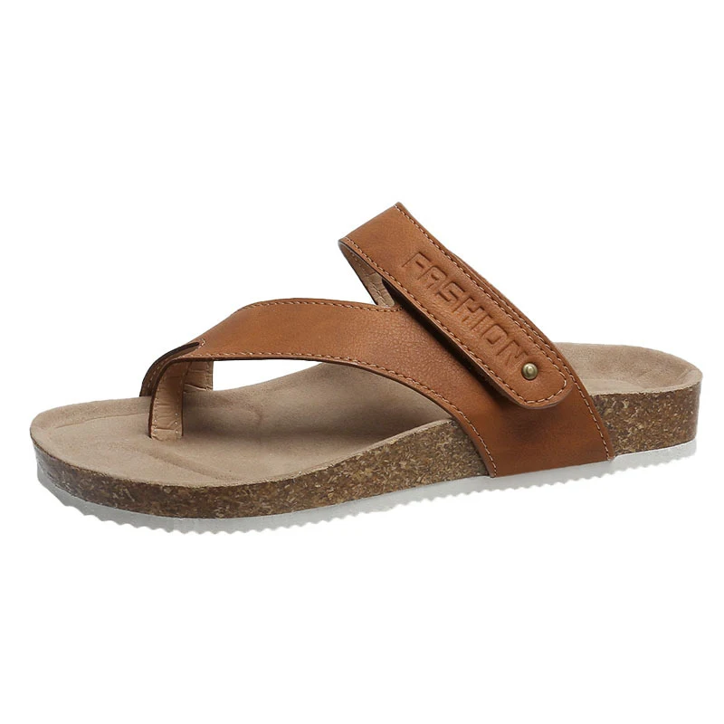 Flache Zehenring-Flip-Flops mit dicker Sohle, perfekt für den Strand. Bequeme Beach-Schuhe für entspannte Sommertage.