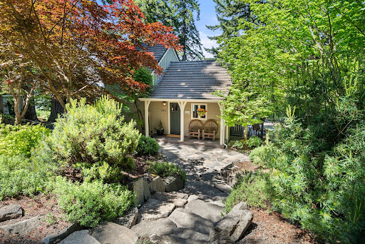 House with garden 2