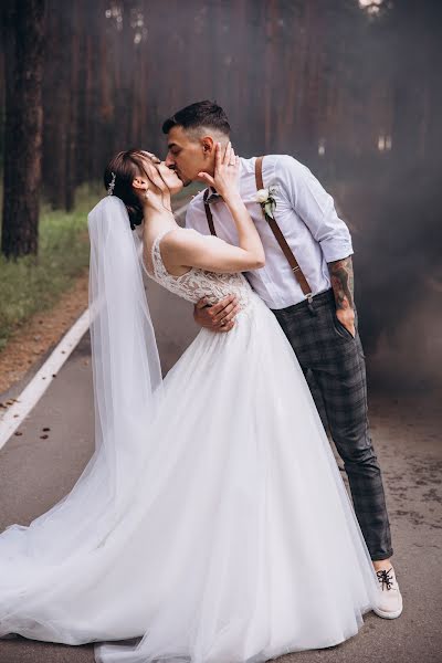 Wedding photographer Vitalik Nosenko (vitalroach). Photo of 1 July 2021