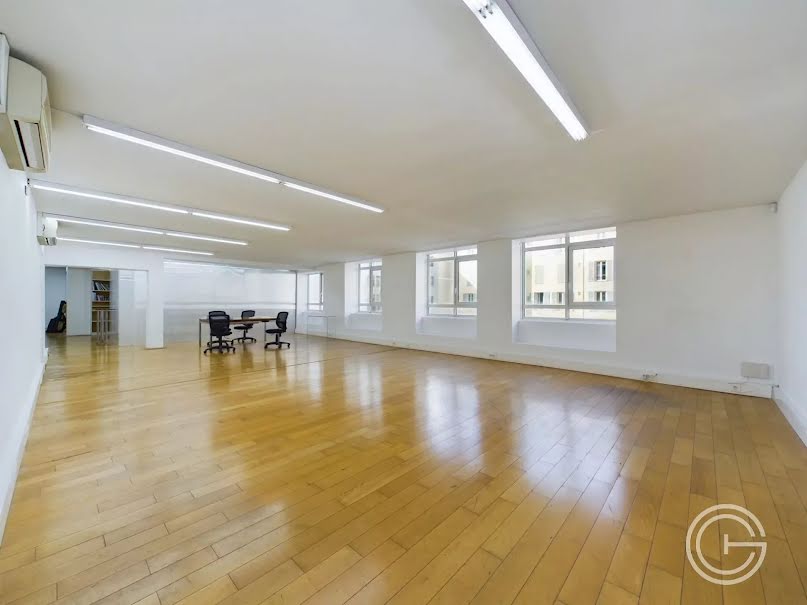 Location  locaux professionnels 4 pièces 284.58 m² à Nice (06000), 3 350 €