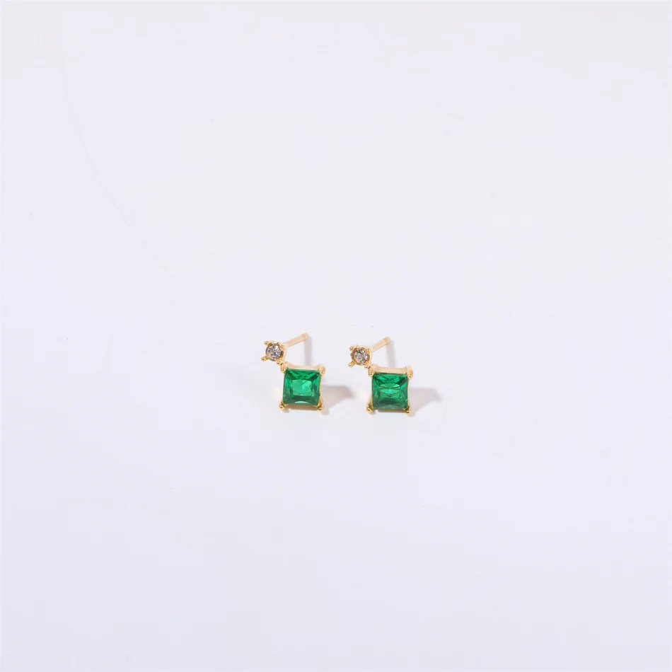 Boucles d'oreilles simples en acier inoxydable avec douze pierres de naissance. Un cadeau élégant et symbolique pour elle.