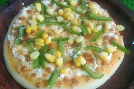 Cheese And Capsicum With Corn Pizza
