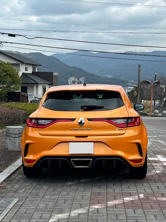 メガーヌ ハッチバックのメガーヌRS・通勤中にパシャリ😊・3月もよろしくお願いします・被災された皆さまお見舞い申し上げますに関するカスタム事例の投稿画像2枚目