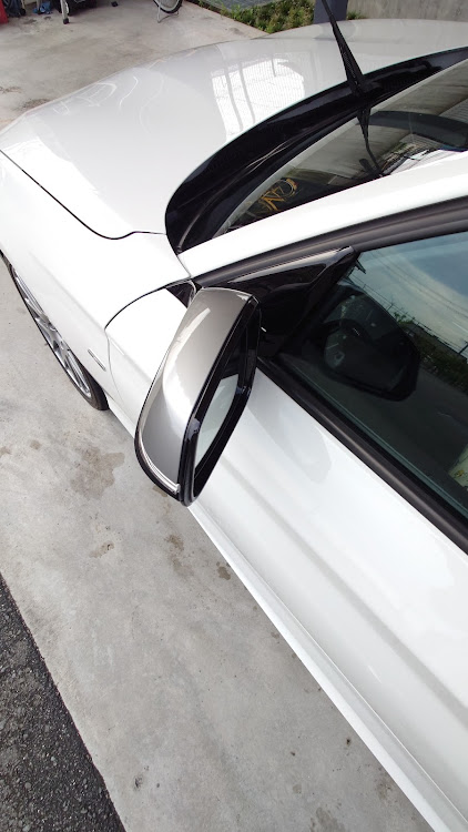 1シリーズ ハッチバックの上から愛車・洗車・猛暑日・７月もよろしくお願いいたしますに関するカスタム事例の投稿画像1枚目