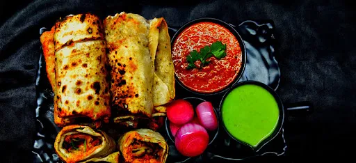 Tandoori Chaap Roll With Gravy