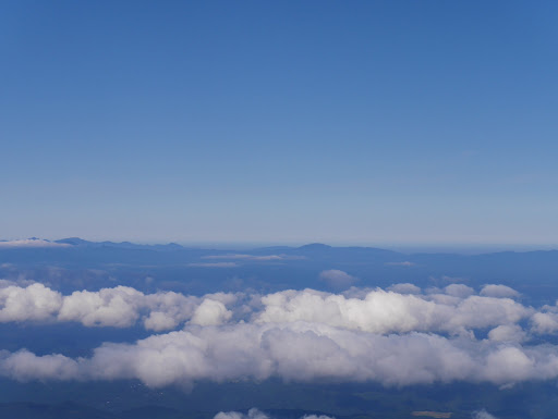 中央に三ヶ辻山、左に大門山・大笠山・笈ヶ岳など