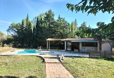 Villa avec piscine et terrasse 5