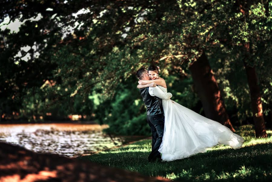 Fotografo di matrimoni Krisztína Kyra Brenčičova (kyriaphotography). Foto del 16 aprile 2019