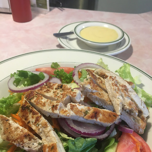 Grilled chicken salad with honey mustard dressing (GF)