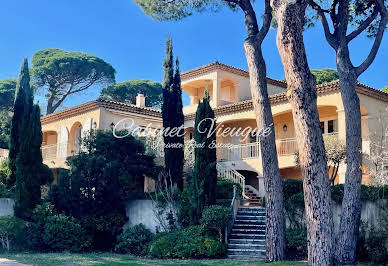 Villa avec piscine et terrasse 7