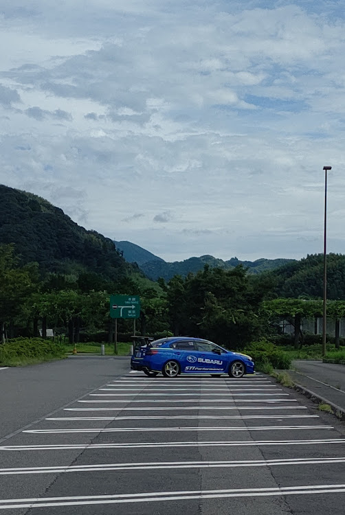 WRX STIの蛍光イエロー・自然に溶け込む⁉️・こっそりリニューアル計画中🙊・残暑厳しい・山と愛車に関するカスタム事例の投稿画像3枚目