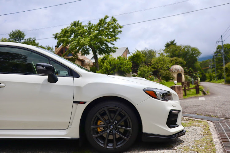WRX S4の#正面写真・モノトーン・ブレーキキャリパー塗装・梅雨明け間近に関するカスタム事例の投稿画像3枚目