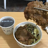 梁社漢排骨飯